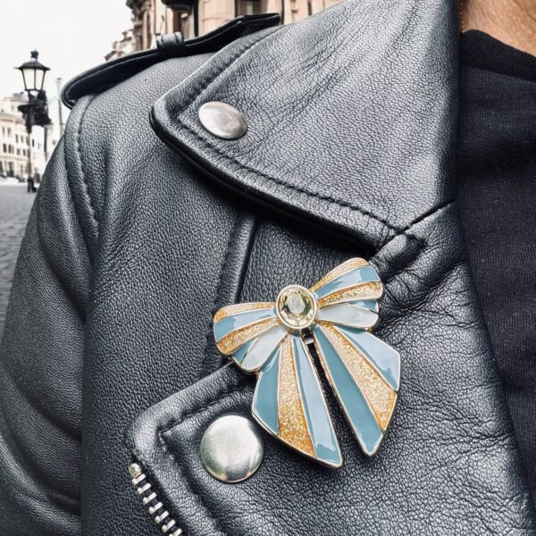 bow-blush-blouson-cuir Clip BOW Blush - camaieu de bleu et or pailleté