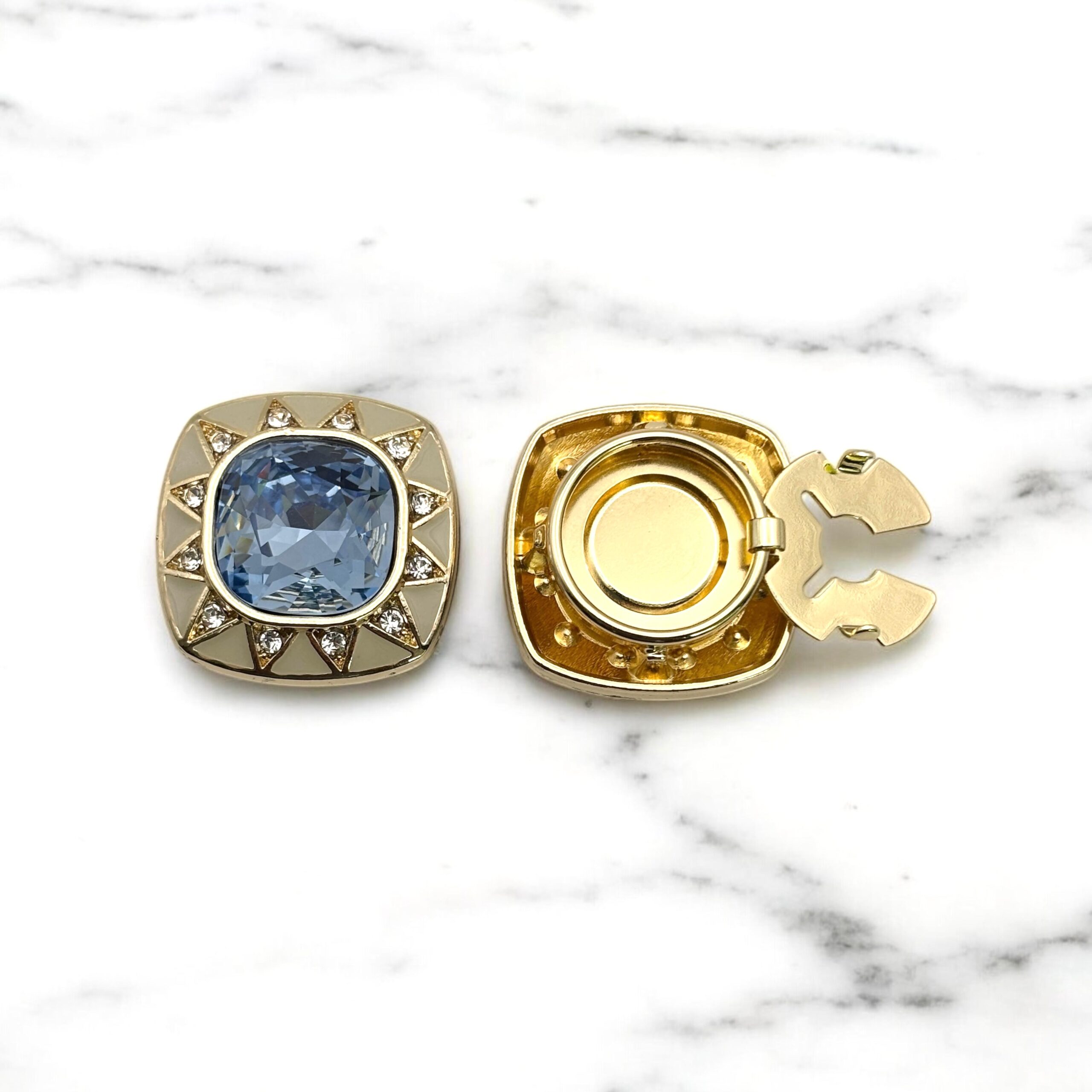 Bijou de bouton Reine Louise - bleu majorelle et vanille – Image 2