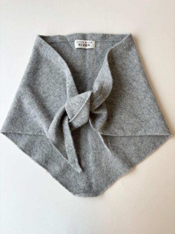 WhatsApp Image 2025-11-29 à 14.40.35_04295d8c Maille triangle SUZON 100% laine gris moyen