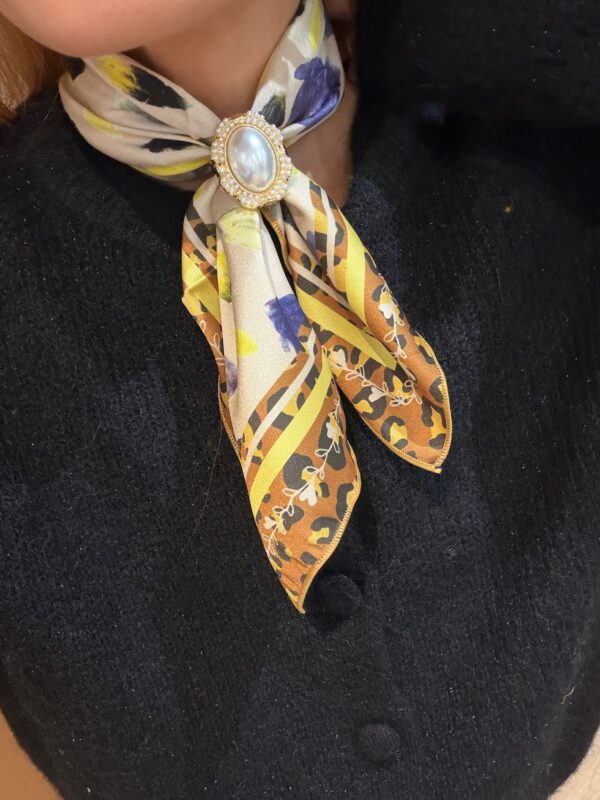 WhatsApp Image 2025-11-26 à 18.31.30_d434182c Foulard Carré "Plume"