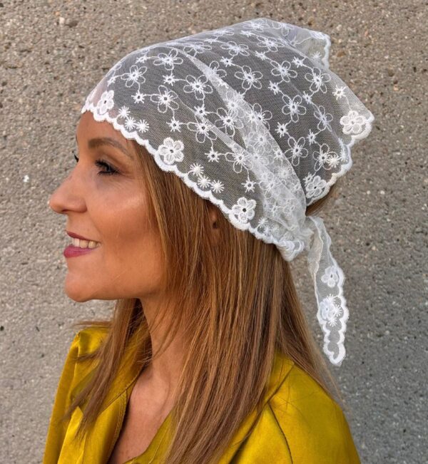 Foulard  "entre Tulle et dentelles"  fleurs de fraisier