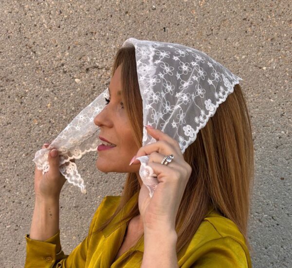 Foulard  "entre Tulle et dentelles"  fleurs de fraisier