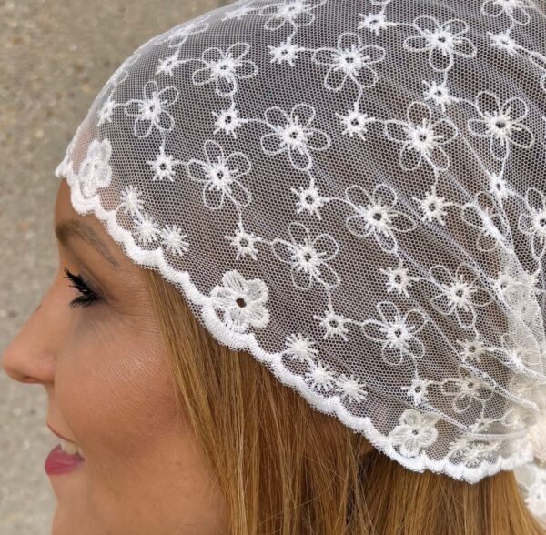 Foulard  "entre Tulle et dentelles"  fleurs de fraisier