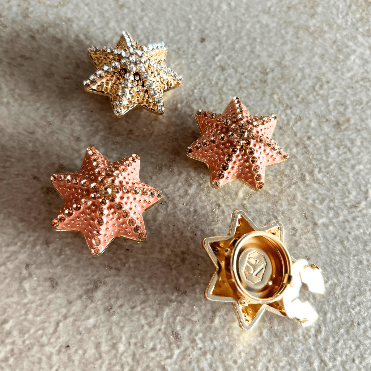 Bijou de bouton Oursin doré et strass cristal - immagine 2